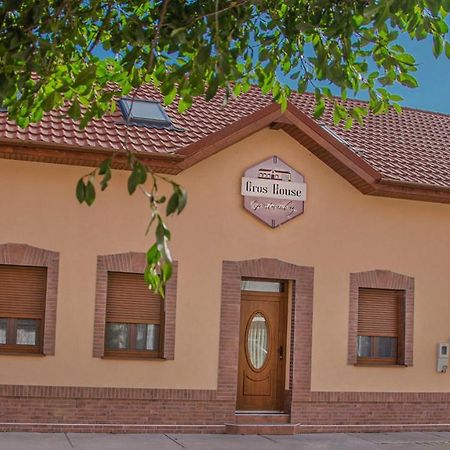 Oros House Apartmanhaz Oroshaza Luaran gambar