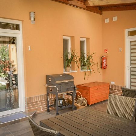 Oros House Apartmanhaz Oroshaza Luaran gambar