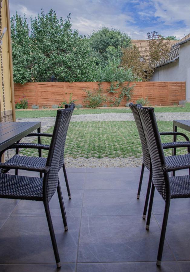 Oros House Apartmanhaz Oroshaza Luaran gambar