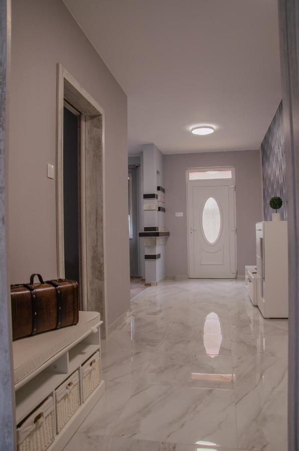Oros House Apartmanhaz Oroshaza Luaran gambar