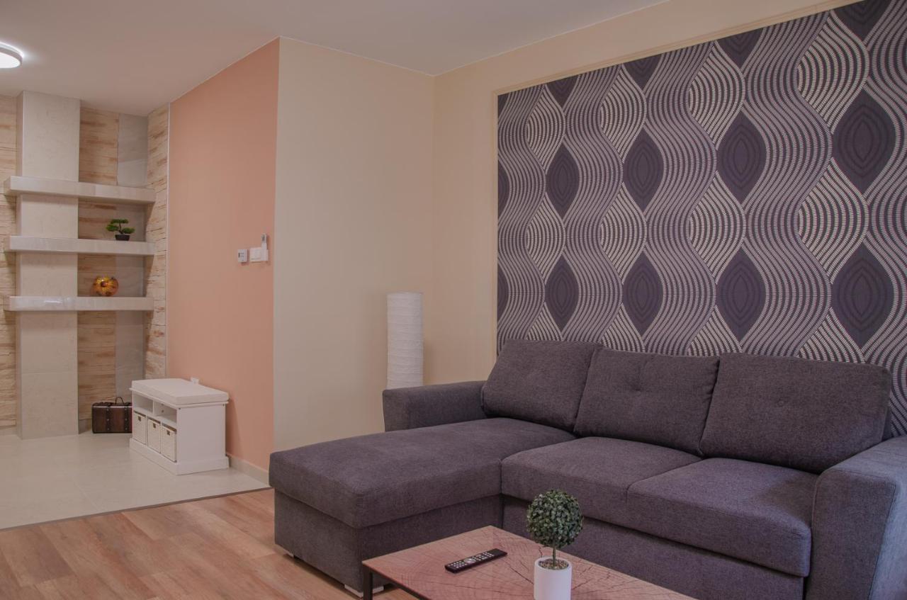 Oros House Apartmanhaz Oroshaza Luaran gambar