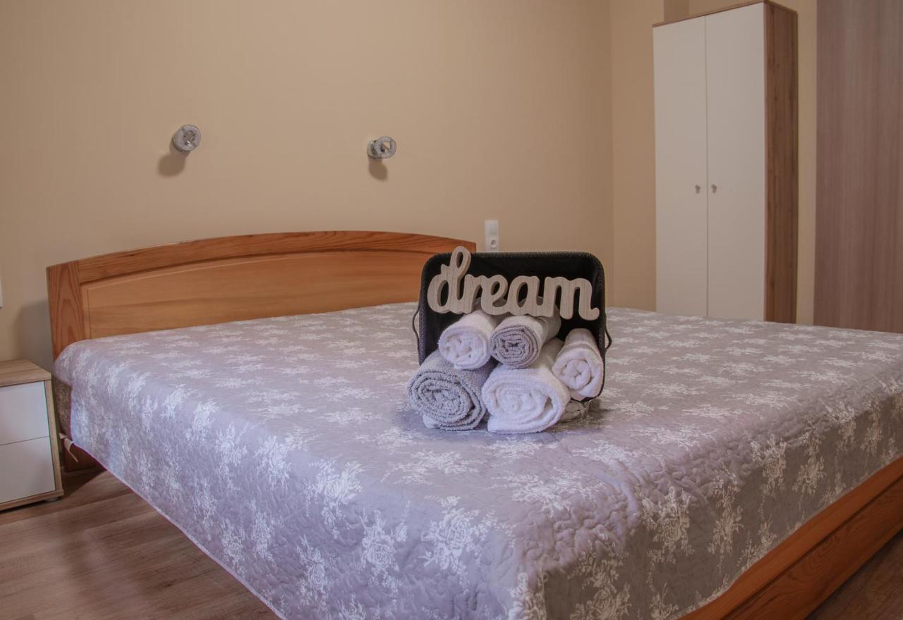 Oros House Apartmanhaz Oroshaza Luaran gambar