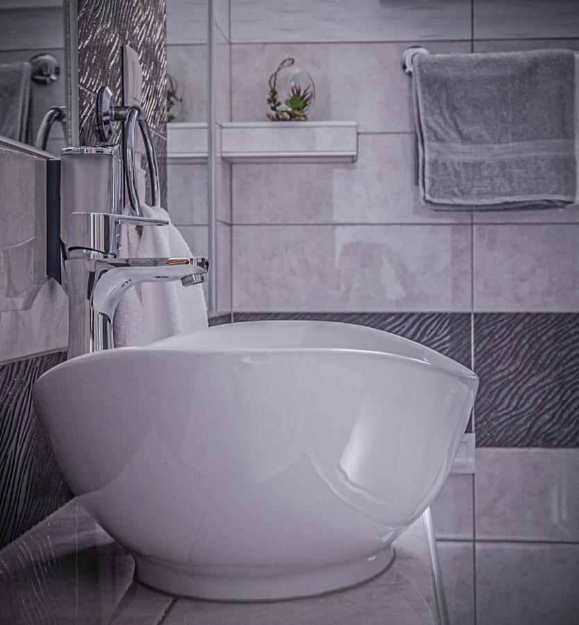 Oros House Apartmanhaz Oroshaza Luaran gambar