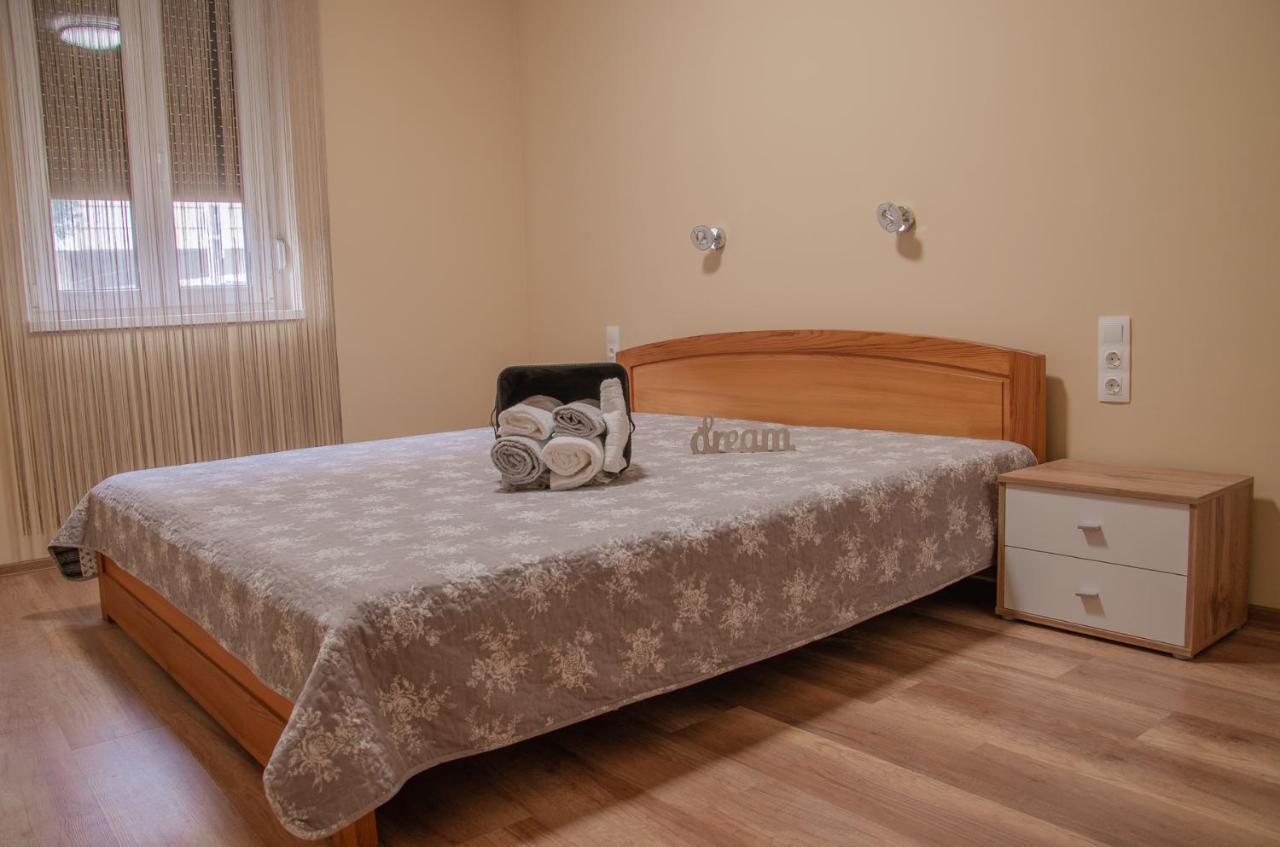 Oros House Apartmanhaz Oroshaza Luaran gambar