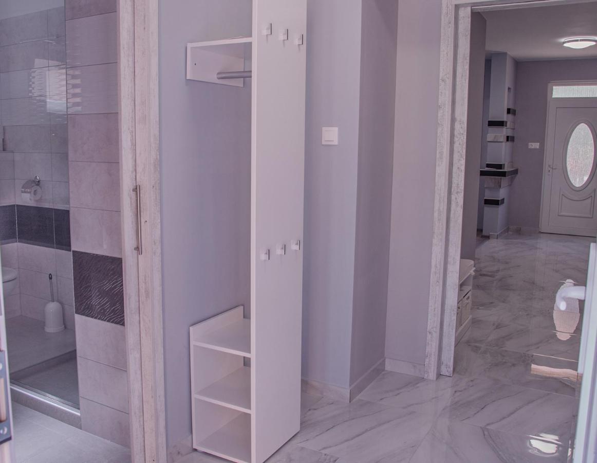 Oros House Apartmanhaz Oroshaza Luaran gambar