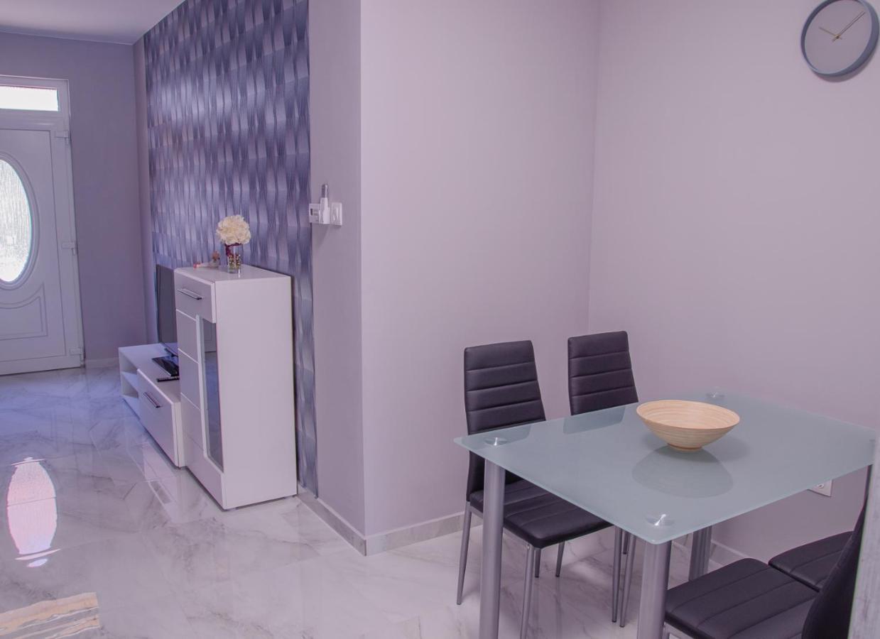 Oros House Apartmanhaz Oroshaza Luaran gambar