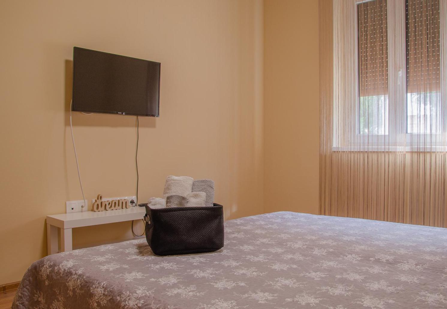 Oros House Apartmanhaz Oroshaza Luaran gambar