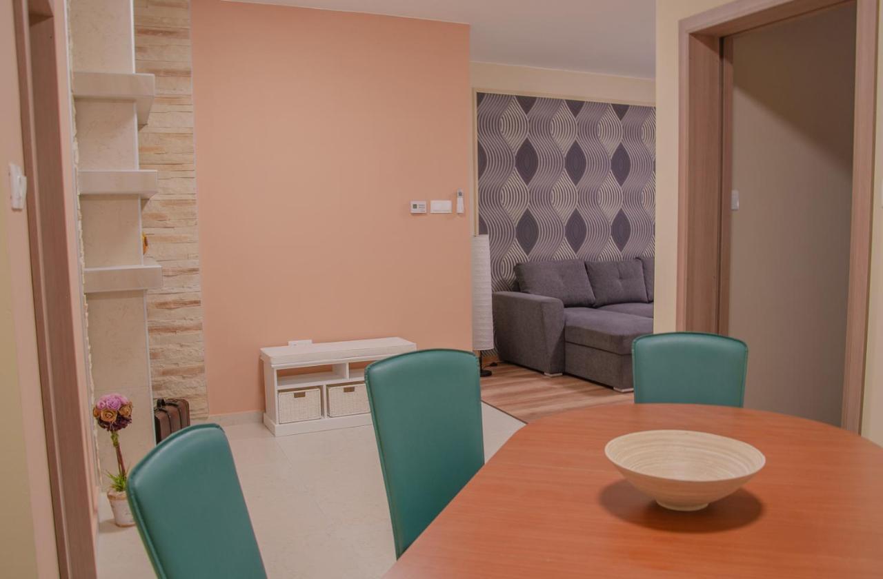 Oros House Apartmanhaz Oroshaza Luaran gambar