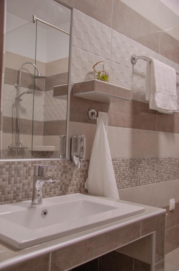 Oros House Apartmanhaz Oroshaza Luaran gambar