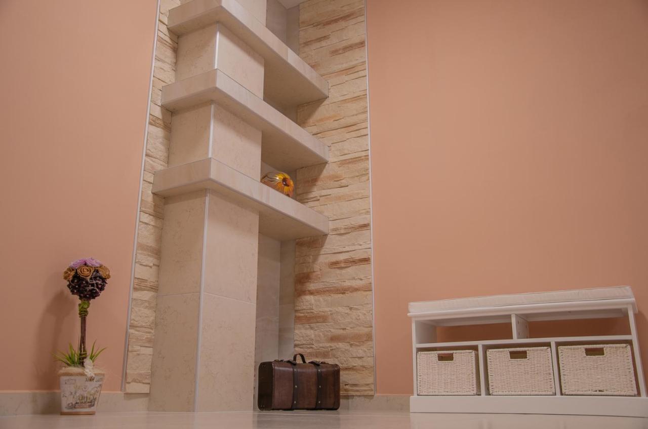 Oros House Apartmanhaz Oroshaza Luaran gambar