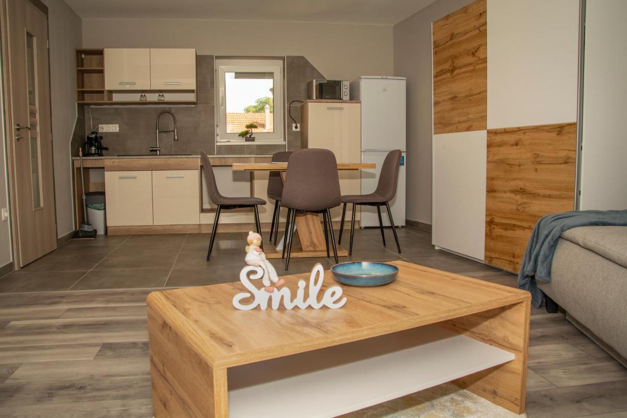 Oros House Apartmanhaz Oroshaza Luaran gambar