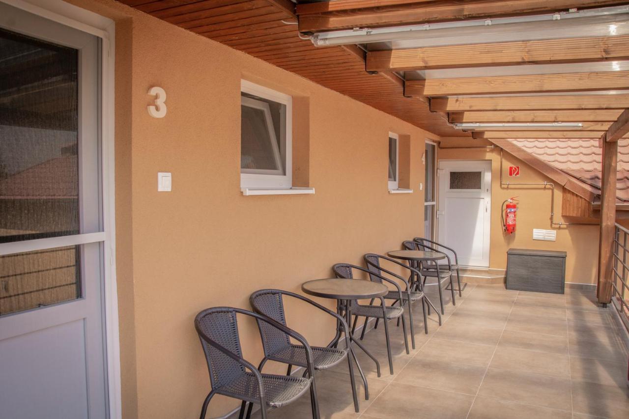 Oros House Apartmanhaz Oroshaza Luaran gambar