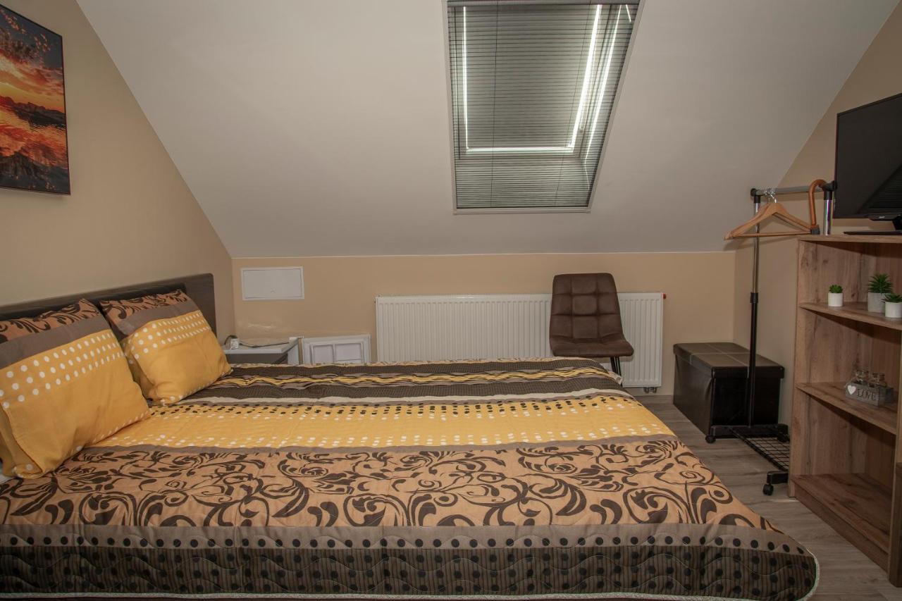 Oros House Apartmanhaz Oroshaza Luaran gambar