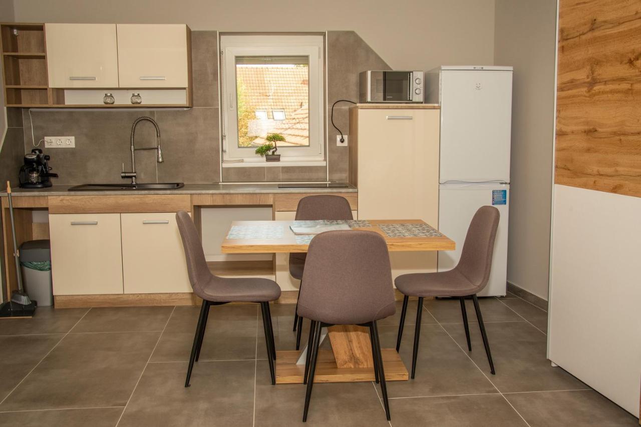 Oros House Apartmanhaz Oroshaza Luaran gambar