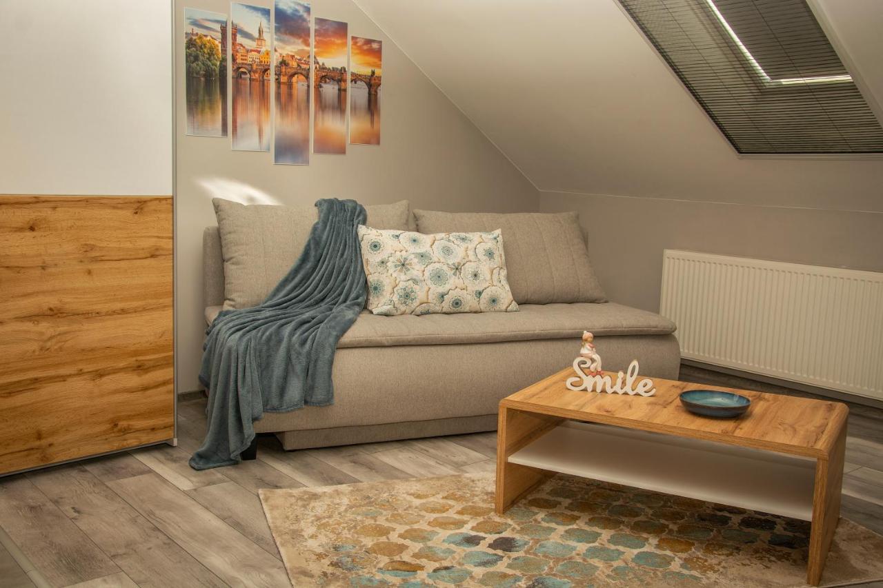 Oros House Apartmanhaz Oroshaza Luaran gambar
