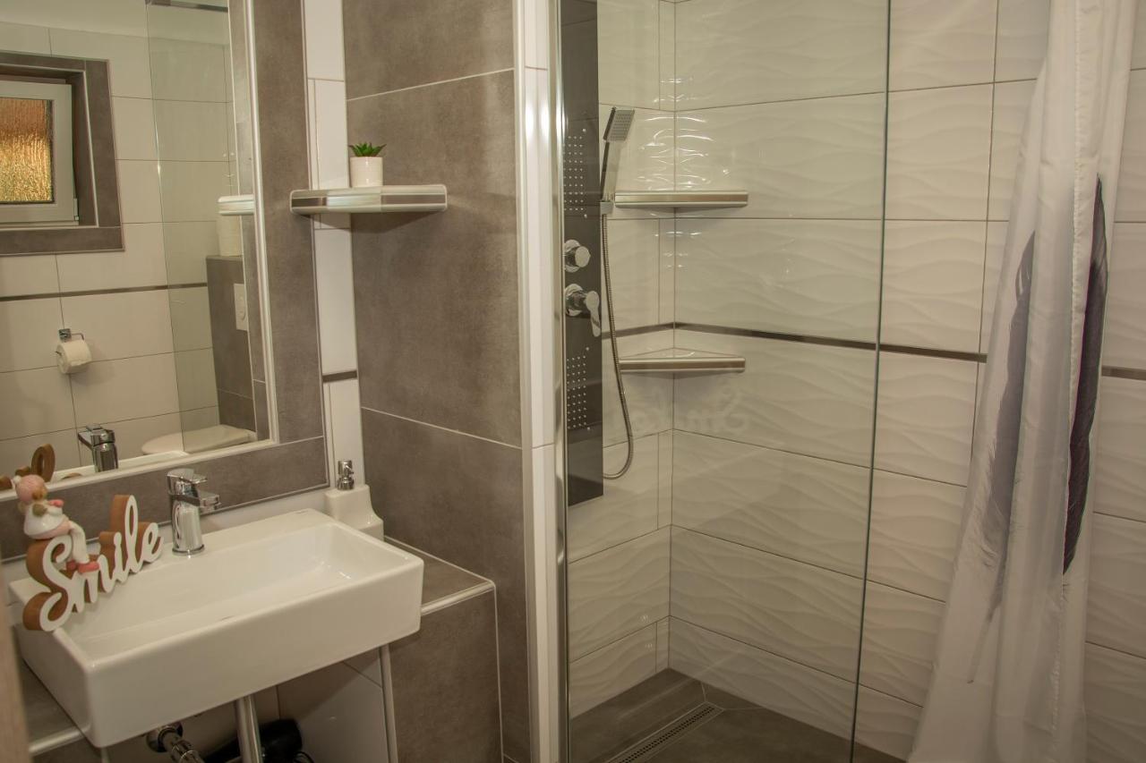 Oros House Apartmanhaz Oroshaza Luaran gambar