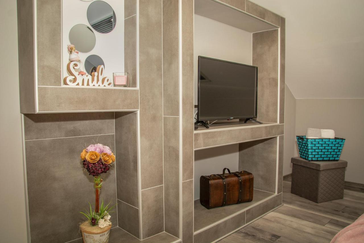 Oros House Apartmanhaz Oroshaza Luaran gambar