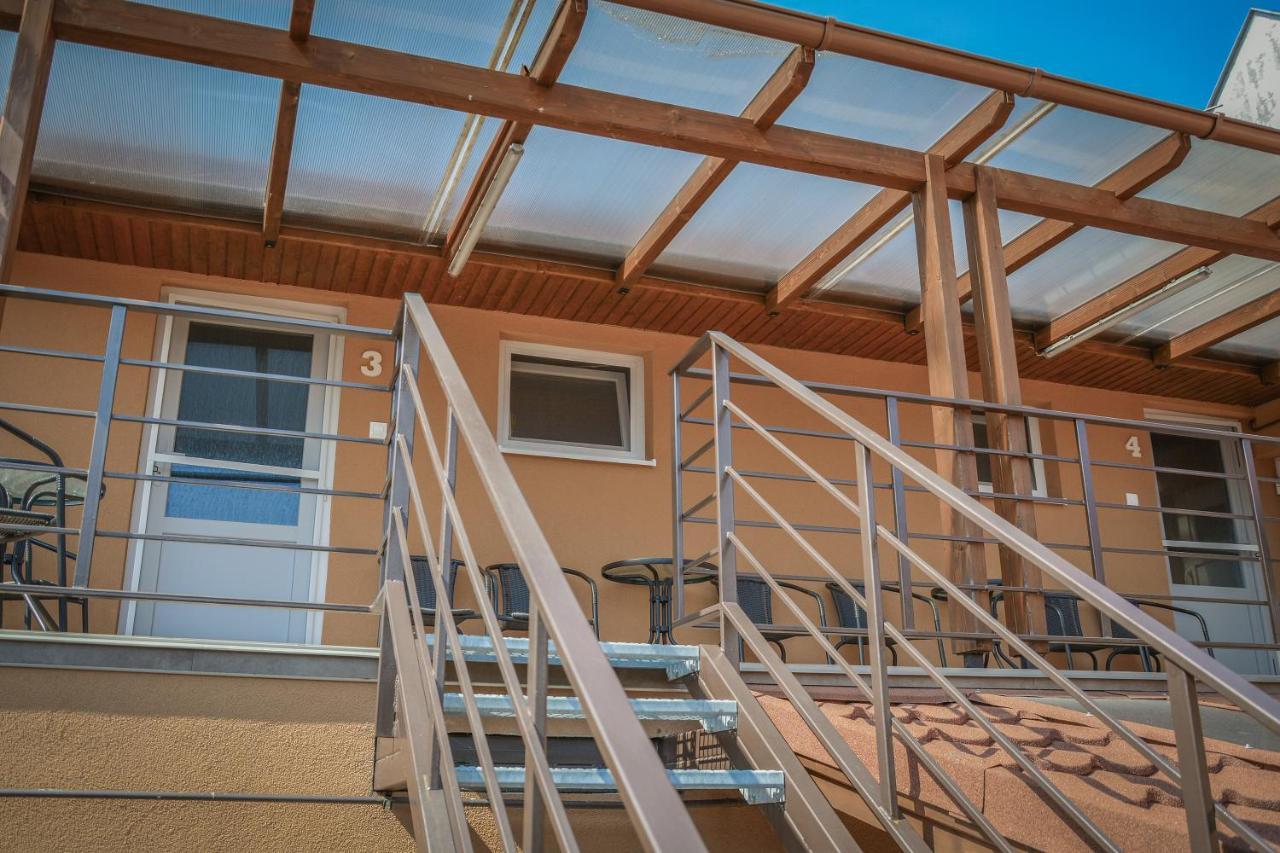Oros House Apartmanhaz Oroshaza Luaran gambar