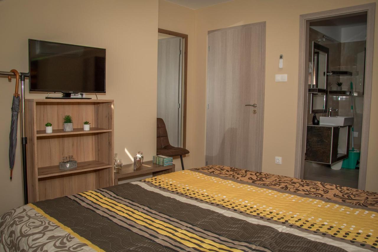 Oros House Apartmanhaz Oroshaza Luaran gambar