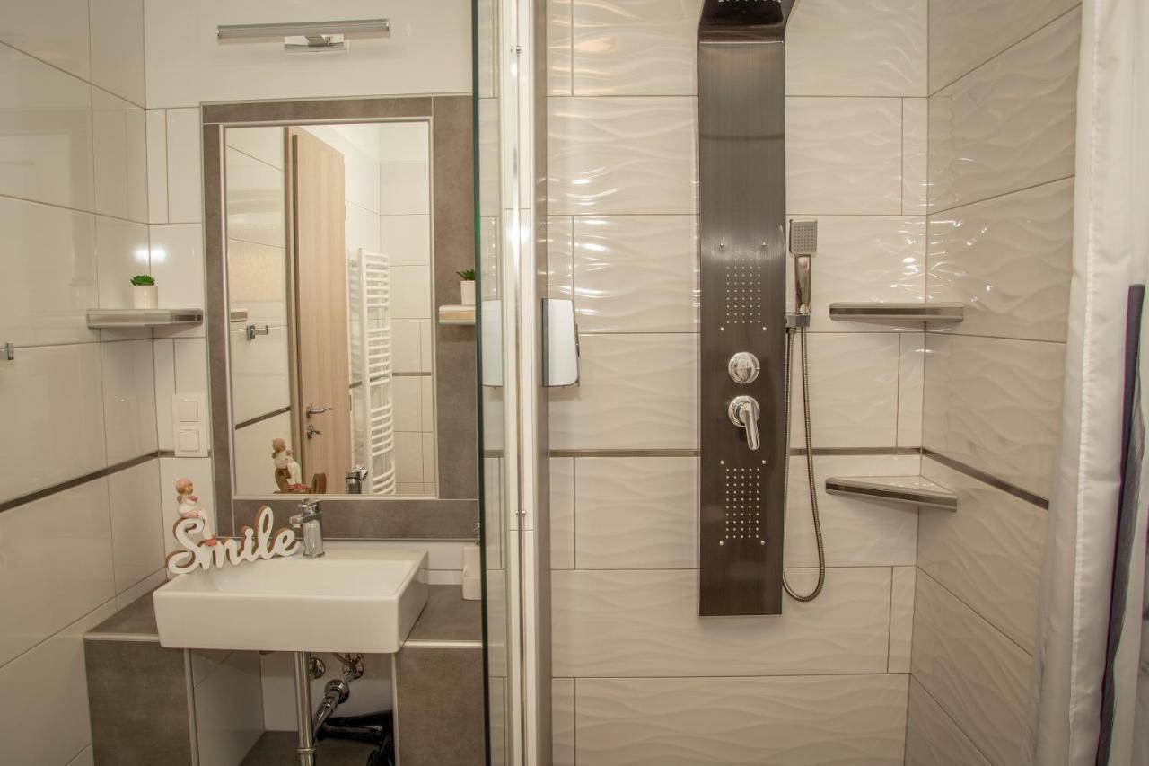 Oros House Apartmanhaz Oroshaza Luaran gambar