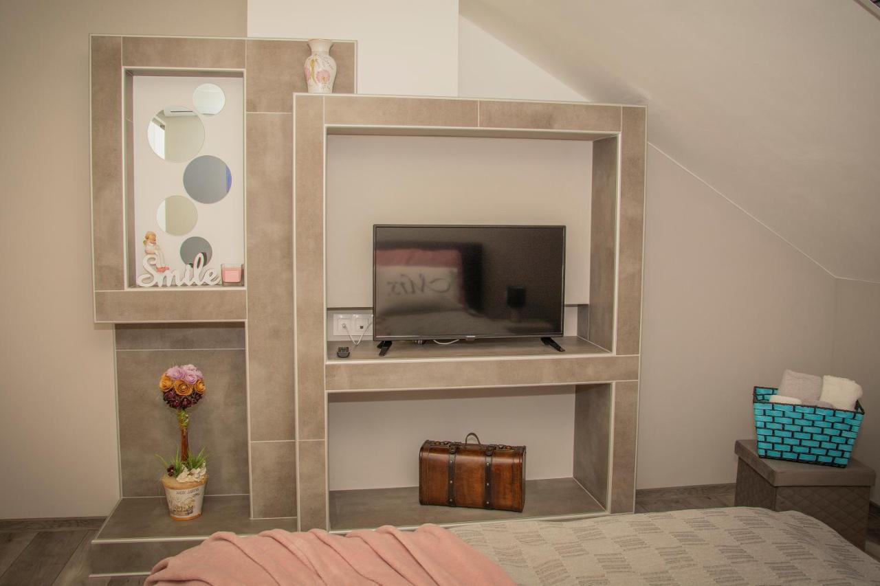 Oros House Apartmanhaz Oroshaza Luaran gambar