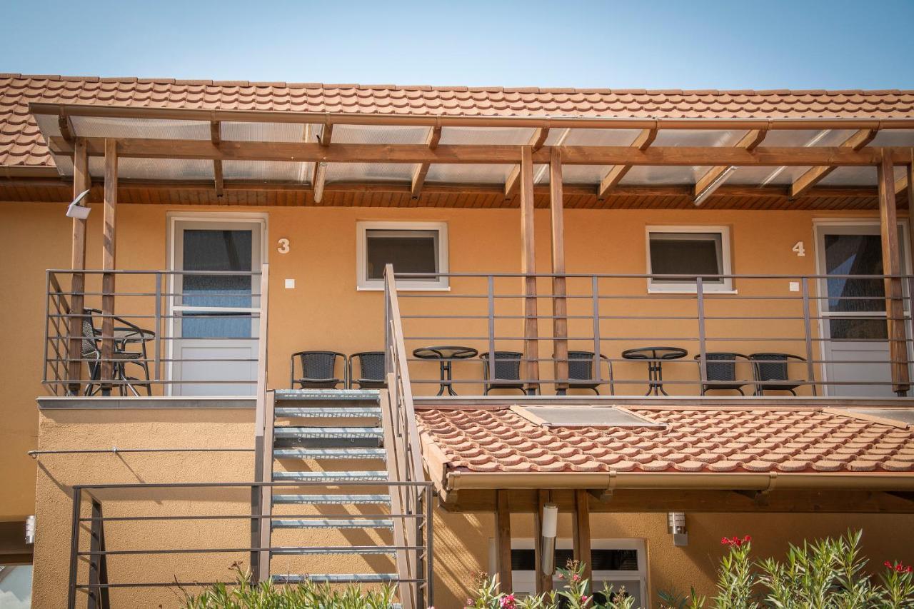 Oros House Apartmanhaz Oroshaza Luaran gambar